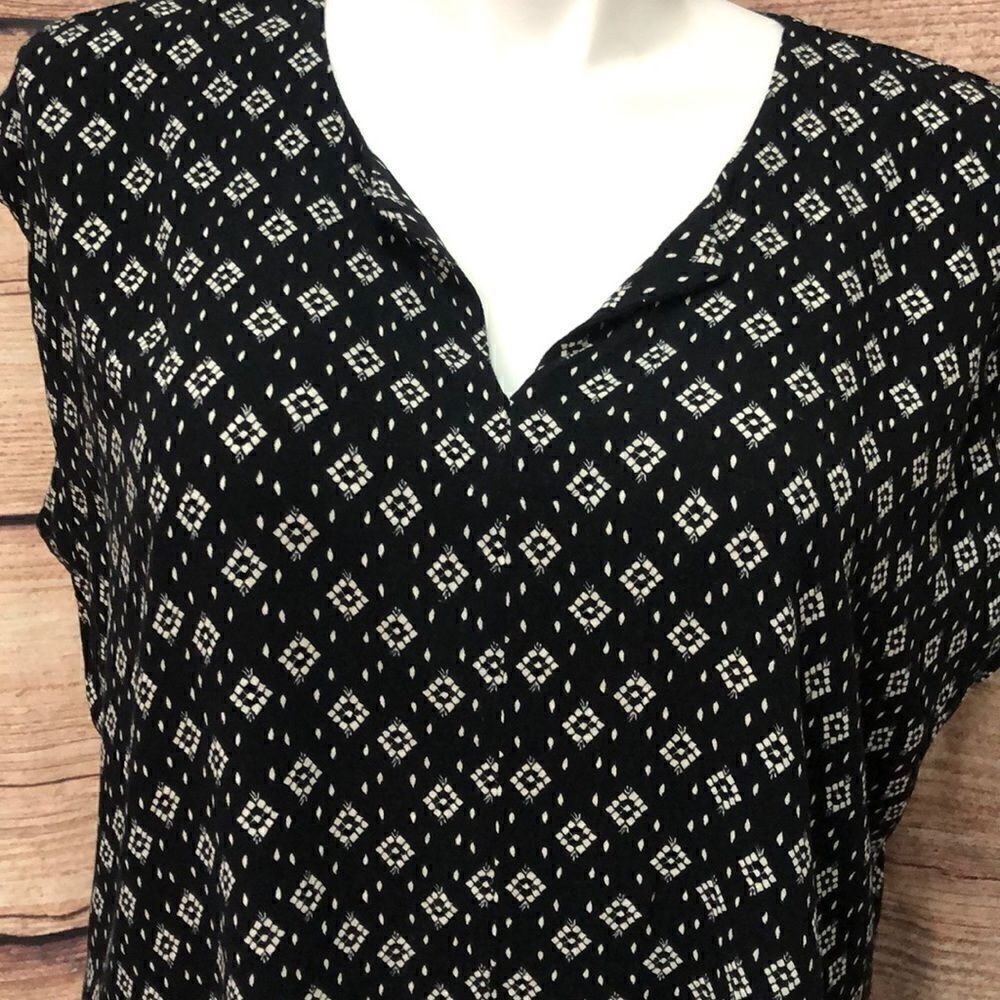 Universal Threads black print hi lo top - Picture 2 of 6